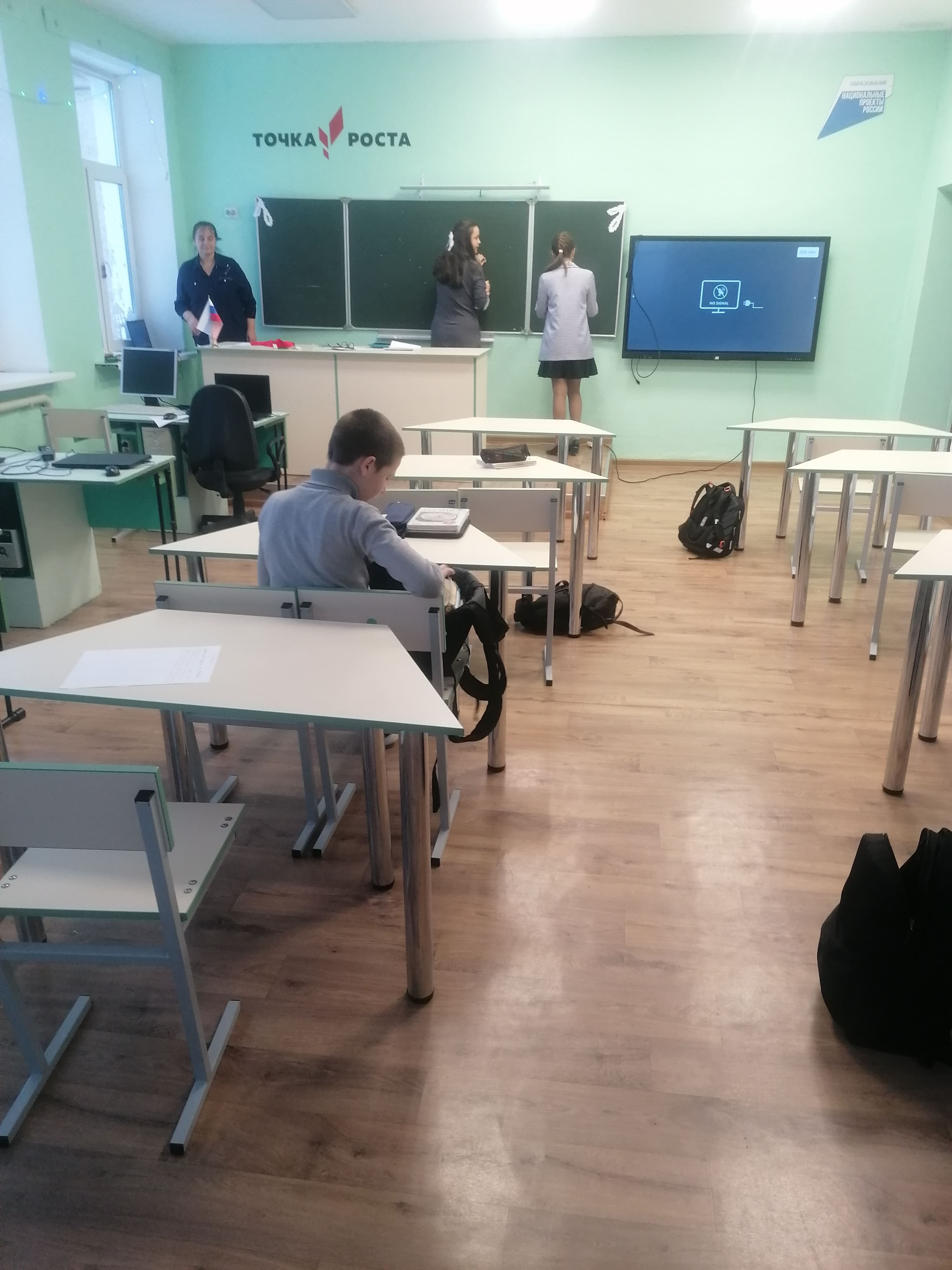 Изображения кабинета физики.